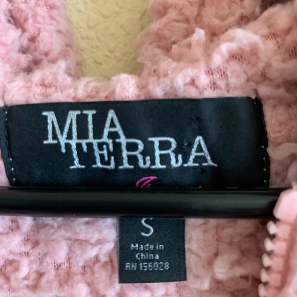 Pink fluffy hoodie/sweater - Picture 3 of 4